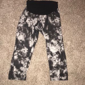 Motherhood Maternity Capri legging active wear